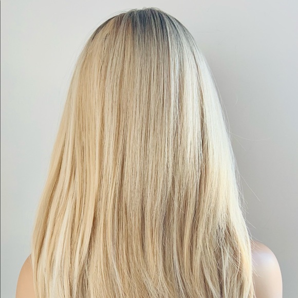 Gorgeous 20” Effortless Style Ombre Blonde Synthetic Wig with Bangs - Picture 10 of 11